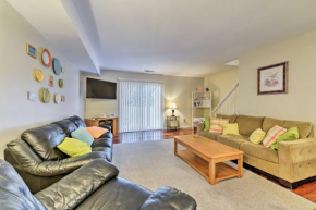 Family-Friendly Wildwood Townhome about 3 Mi to Beach